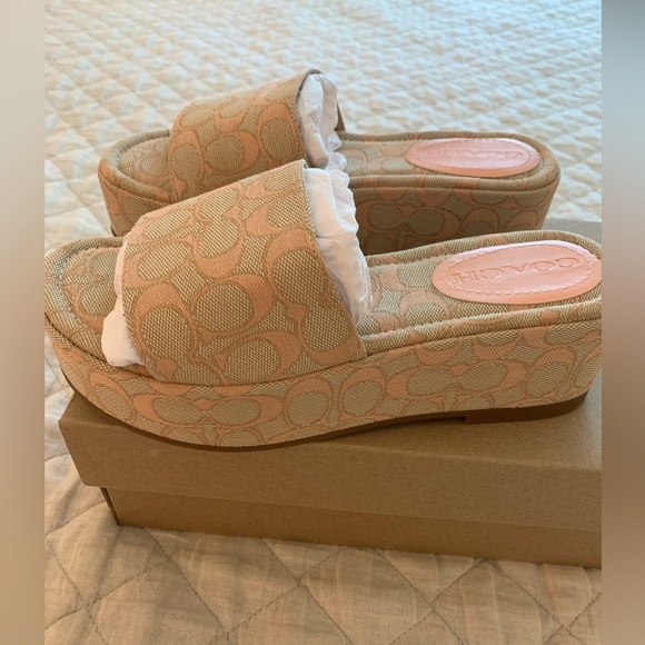 Coach Eloise SIG Sandals size 7.5 - Picture 1 of 6